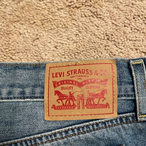 Levi shorts - Picture 3 of 4